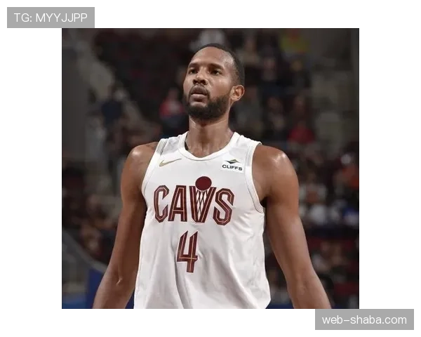 埃文·莫布里通过内线强攻和防守覆盖拉开与同期内线的差距