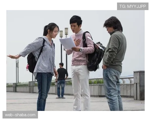 张玉宁出去聚餐带的包比我家电视还贵，这日子过得跟明星似的嘛