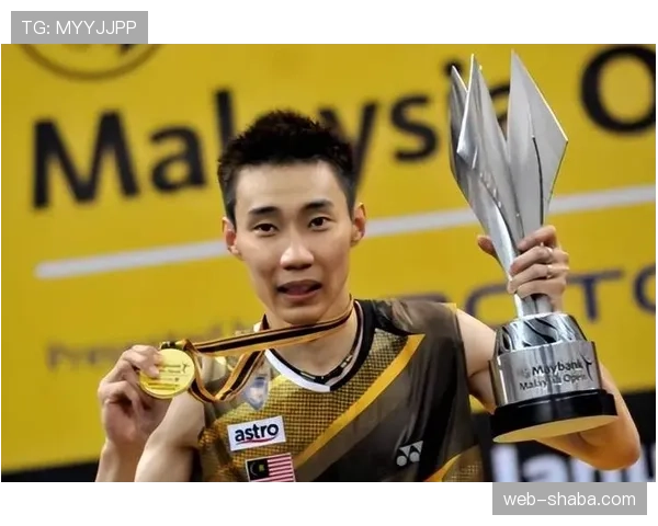 李宗伟在家穿着拖鞋的样子，谁能想到是羽坛顶流？