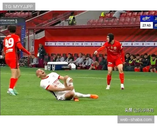 替补席球员犯规，裁判为何能直接出示红牌？